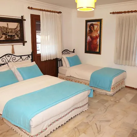Alacati Antik Hotel Çeşme